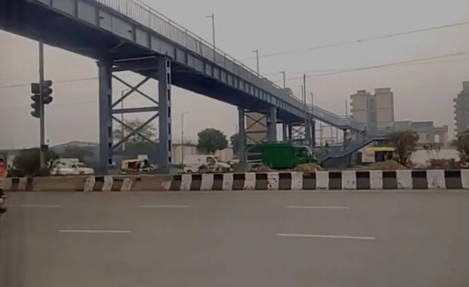 Majlis Park Metro Station FOB 2